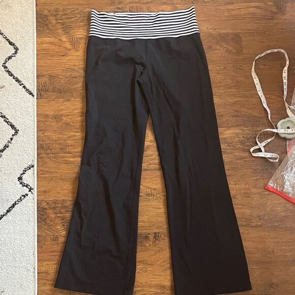 Lululemon Groove Pant II‎ , 16” waist, piling - Picture 2 of 9
